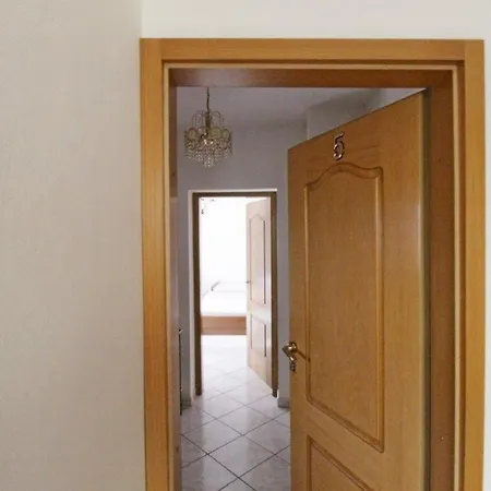 Leo With Pool Apartman Umag