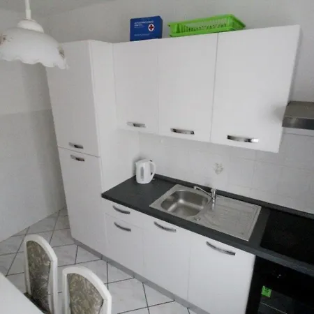Leo With Pool Apartment Umag