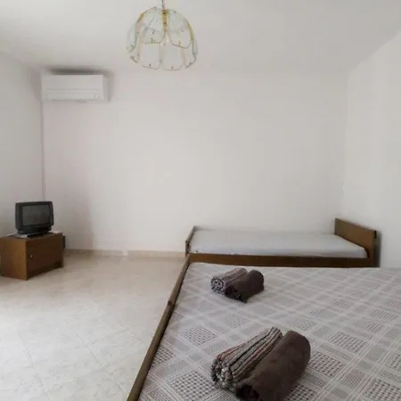 Leo With Pool Apartment Umag