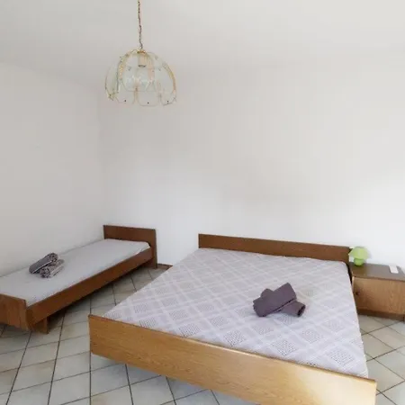 Leo With Pool Apartment Umag