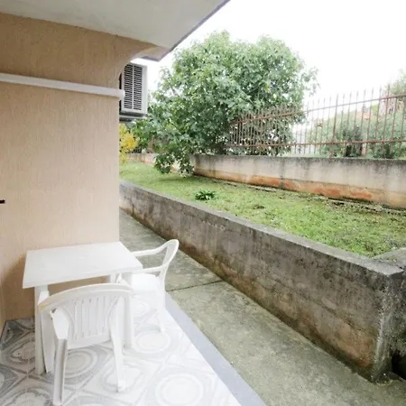 Apartment Leo With Pool Umag