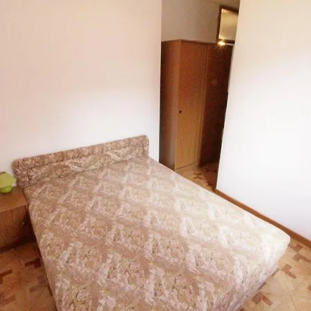 Apartman Leo With Pool