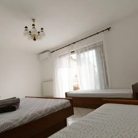 Leo With Pool Apartment Umag