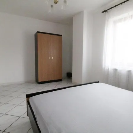 Leo With Pool Apartment *